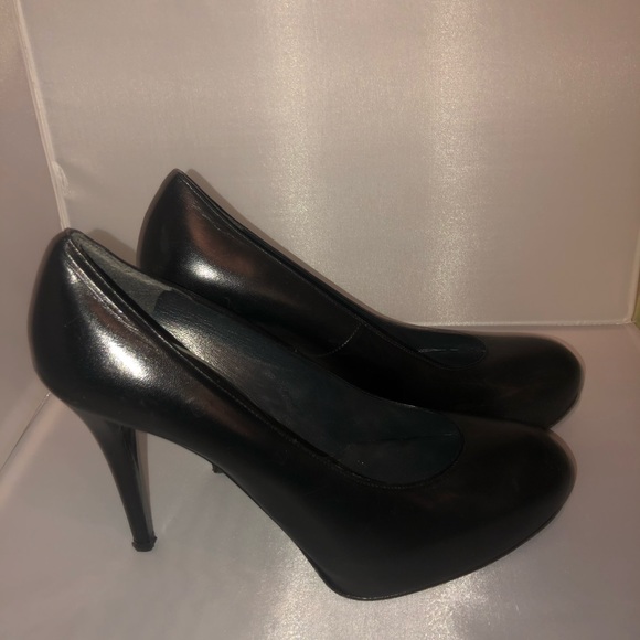 Stuart Weizmann leather platform heels - Picture 10 of 10